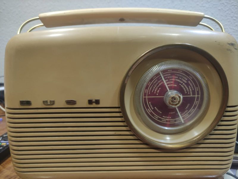 Radio Bush Beige y Marrón