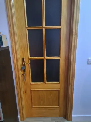 Conjunto 7 puertas madera interior.