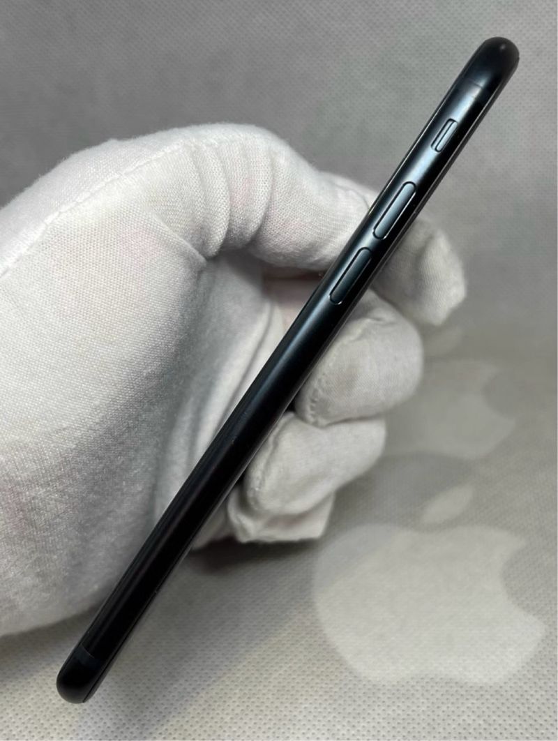 iPhone SE 2022 64GB Negro batería 100% afbeelding 2