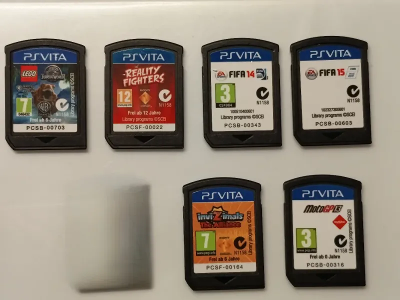Lote 6 Juegos PSVita: FIFA 14, 15, MotoGP 13, Lego