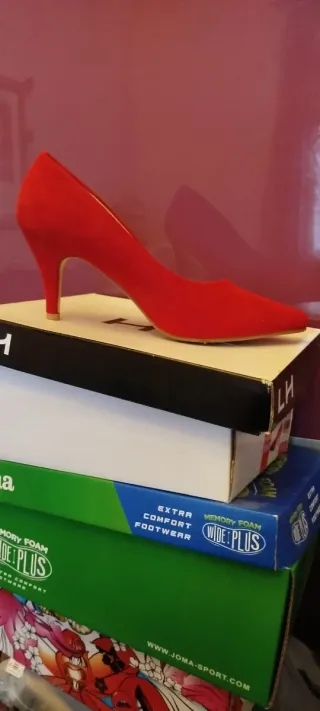 Zapatos de tacón rojos