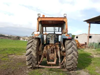 Tractor 684-E