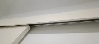 Puerta corredera blanca