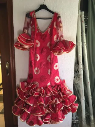 Vestido de flamenca rojo y dorado