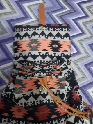 Mochila étnica con solapa polipiel marrón