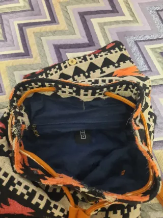 Mochila étnica con solapa polipiel marrón