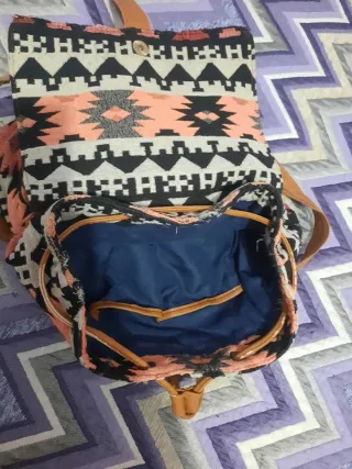 Mochila étnica con solapa polipiel marrón