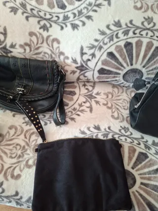 Bolso negro con detalles