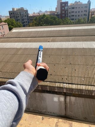 Raqueta de Tenis Azul y Plateada