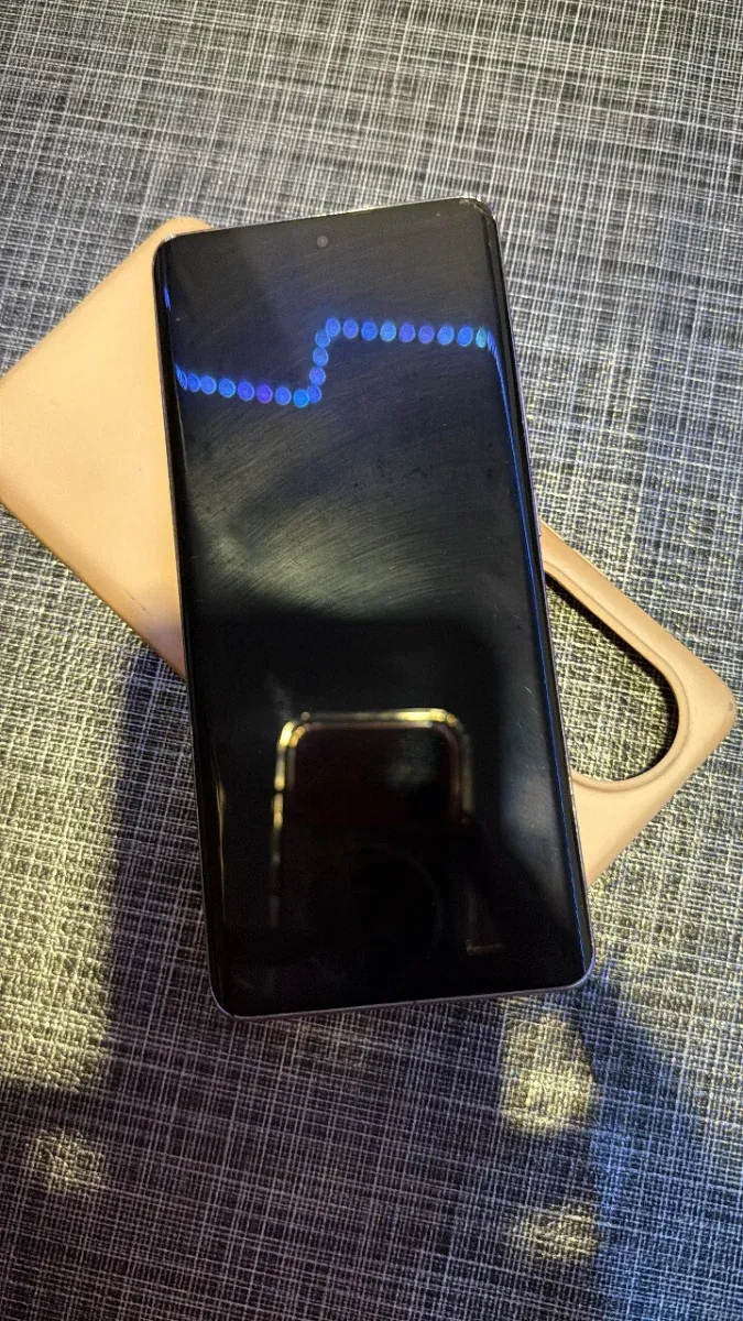 Móvil OPPO morado seminuevo