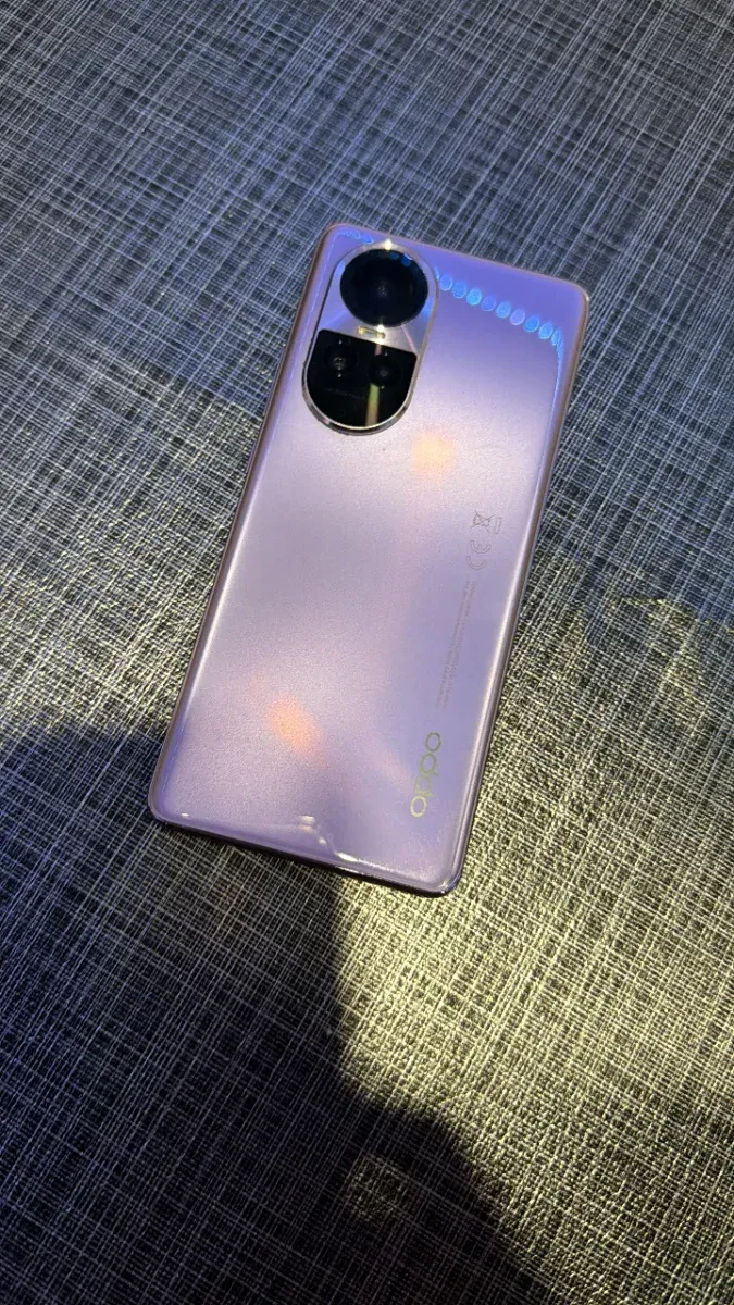 Móvil OPPO morado seminuevo afbeelding 2