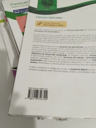 Cuatro libros de grado básico.