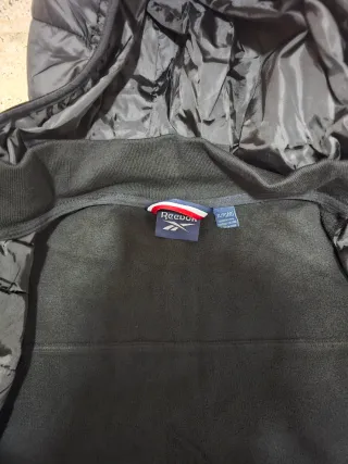 Chaqueta Reebok Negra y Gris con Capucha