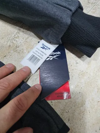 Chaqueta Reebok Negra y Gris con Capucha