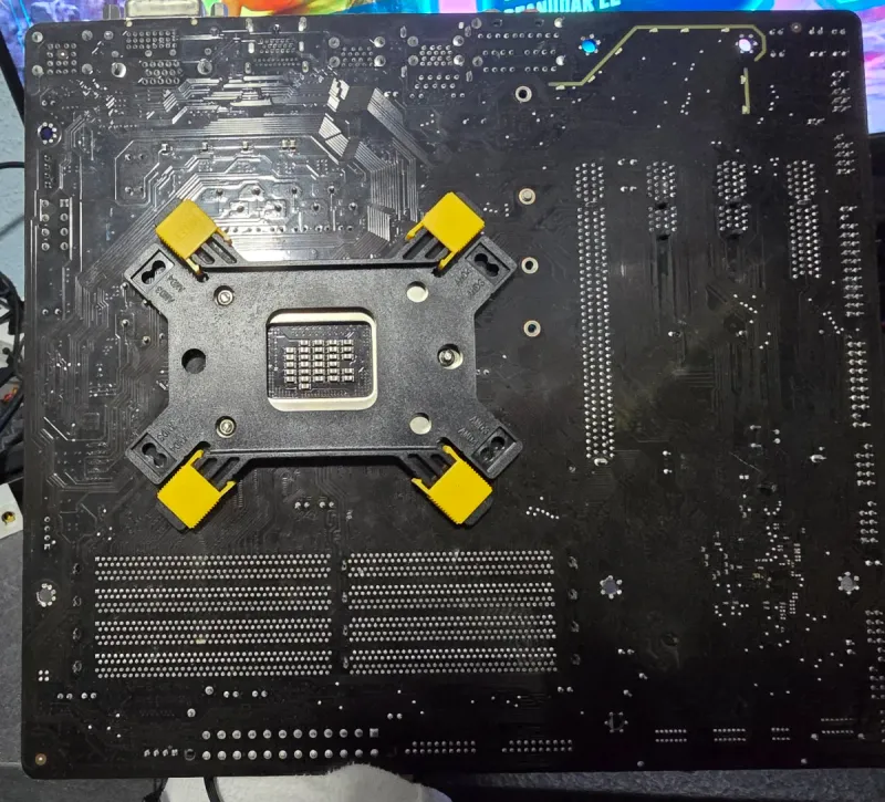 Placa Gigabyte H270M-DS3H + i3 7100 + disipador afbeelding 2