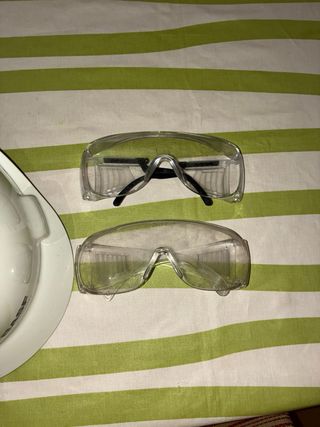 Casco BASF   de protección y gafas