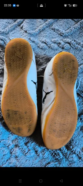 Zapatillas de fútbol sala Puma blancas y naranjas