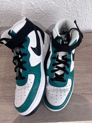 Nike Air Force 1 Mid Verde y Blanco
