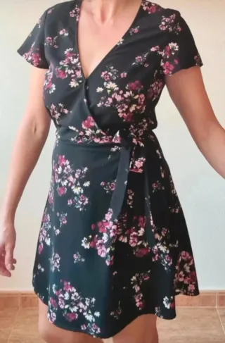 Vestido floral cruzado manga corta S del h&m