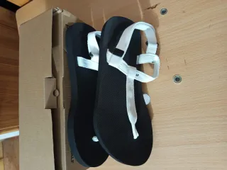Sandalias ECOALF unisex negras y blancas talla 37