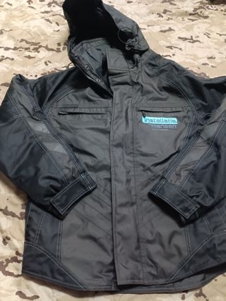Chaqueta Negra impermeable Mascot