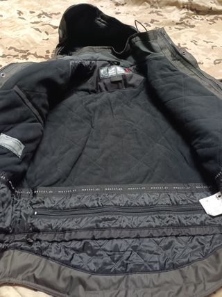 Chaqueta Negra impermeable Mascot