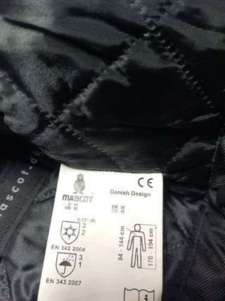 Chaqueta Negra impermeable Mascot