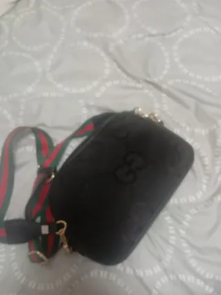 Borsa a spalla Gucci nera con cinturino verde e rosso