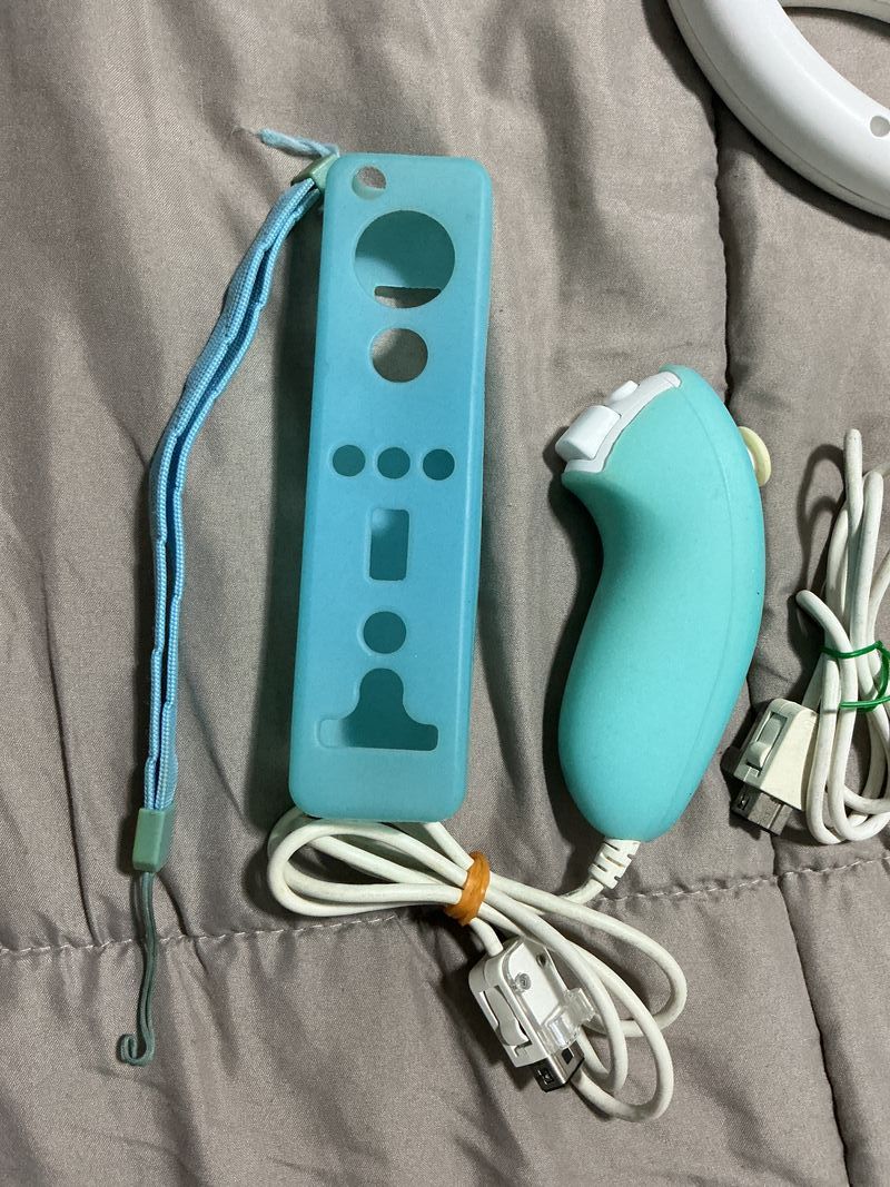 Lote Mandos Wii: Volante, Nunchuk, Mando y microfo afbeelding 4
