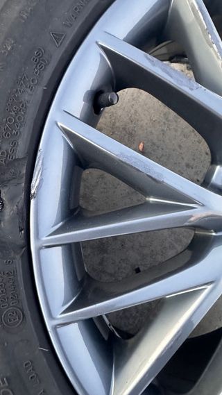 Una Llanta 17” Seat Leon Fr