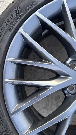 Una Llanta 17” Seat Leon Fr