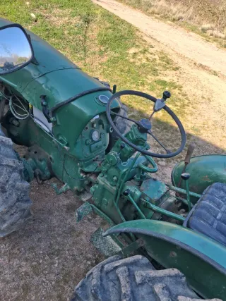 Tractor  con pala frontal