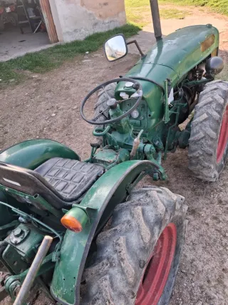 Tractor  con pala frontal