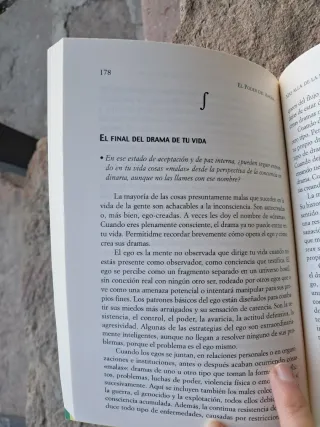 El poder del ahora: Una guía para la iluminació...