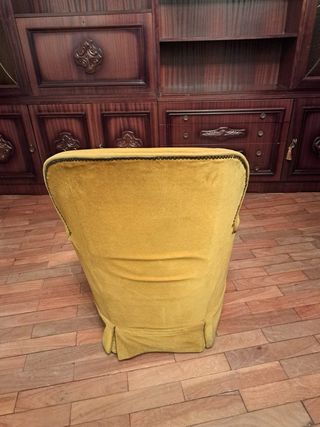 Butaca vintage terciopelo mostaza