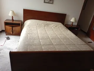 Armadio e letto in legno