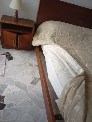 Armadio e letto in legno