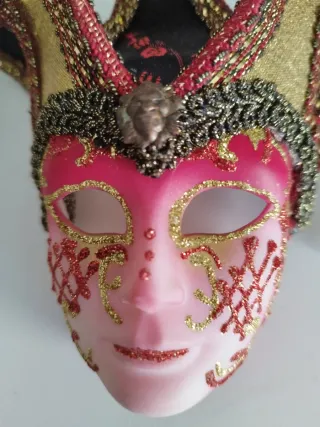 Máscaras Venecianas (4) y Arlequín de porcelana