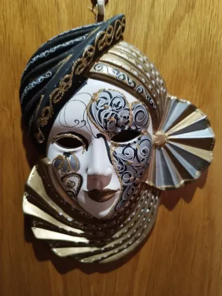 Máscaras Venecianas (4) y Arlequín de porcelana