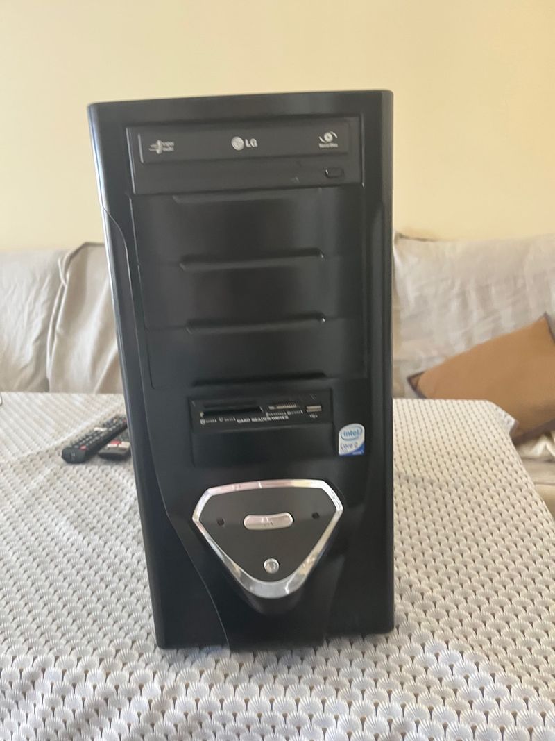 Torre PC LG Negra