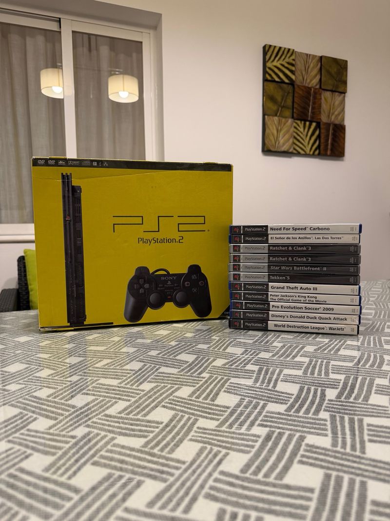 Consola PlayStation 2 con caja y juegos