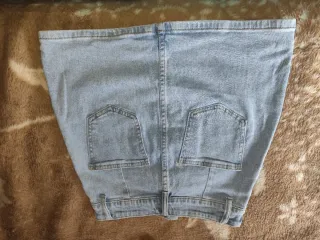 Falda vaquera corta azul claro