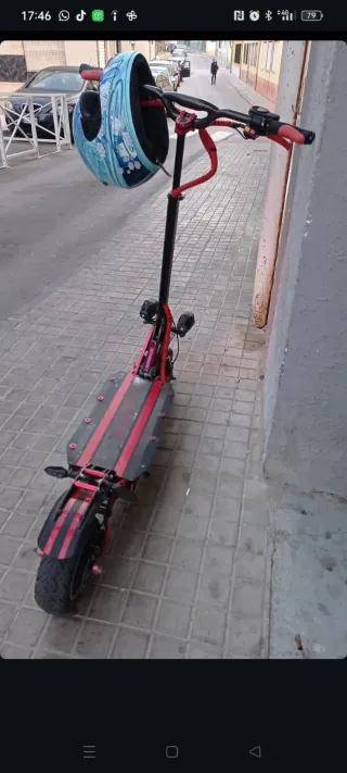 Patín Eléctrico Rojo y Negro