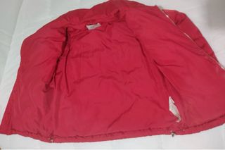 Abrigo rojo acolchado