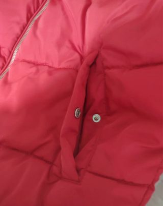 Abrigo rojo acolchado