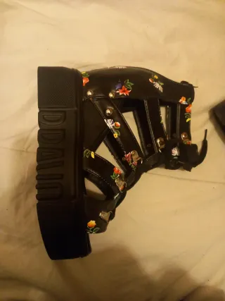 Sandalias de cuña con estampado floral