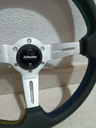 Volante semidesplazado y piña Mercedes