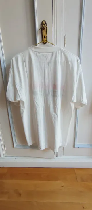 Camiseta blanca manga corta Sensacional Fujicolor.