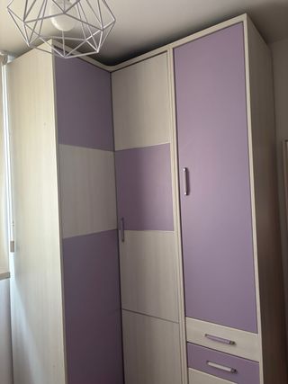 Armario juvenil esquinero blanco y lila