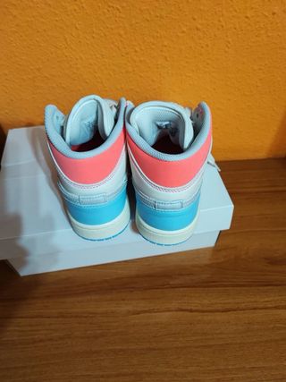 Jordan 1 Mid Talla 37.5